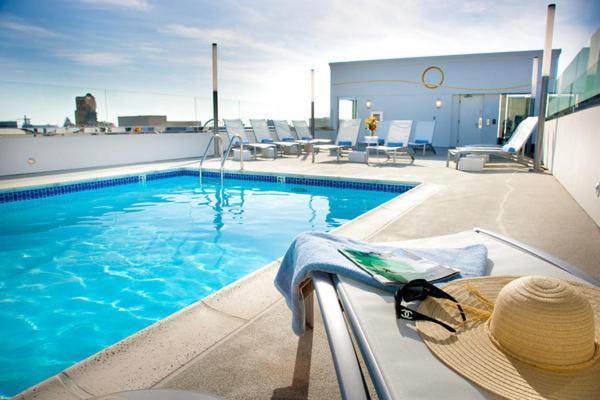 Carousel Inn And Suites Anaheim Exterior foto