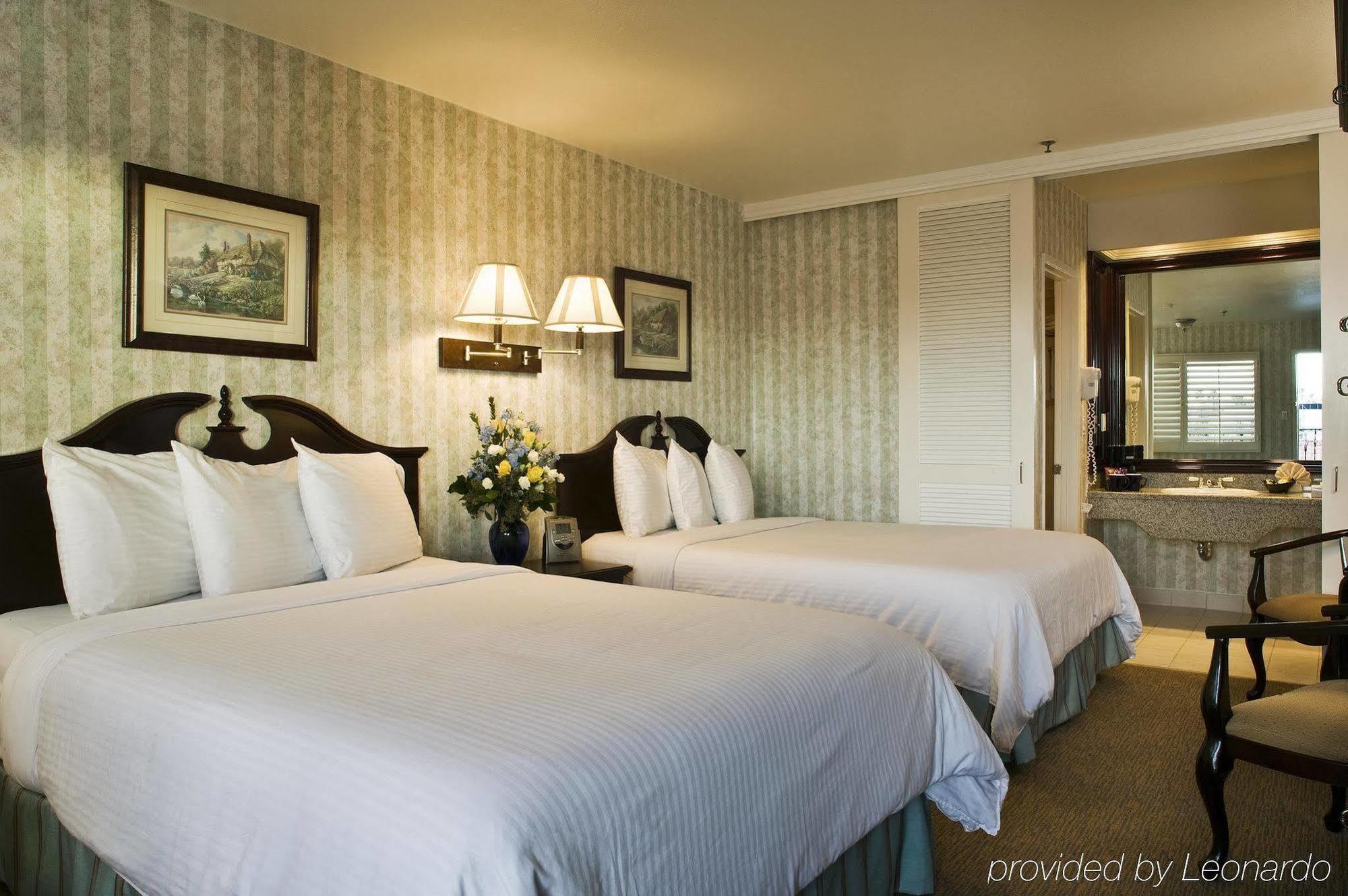 Carousel Inn And Suites Anaheim Zimmer foto