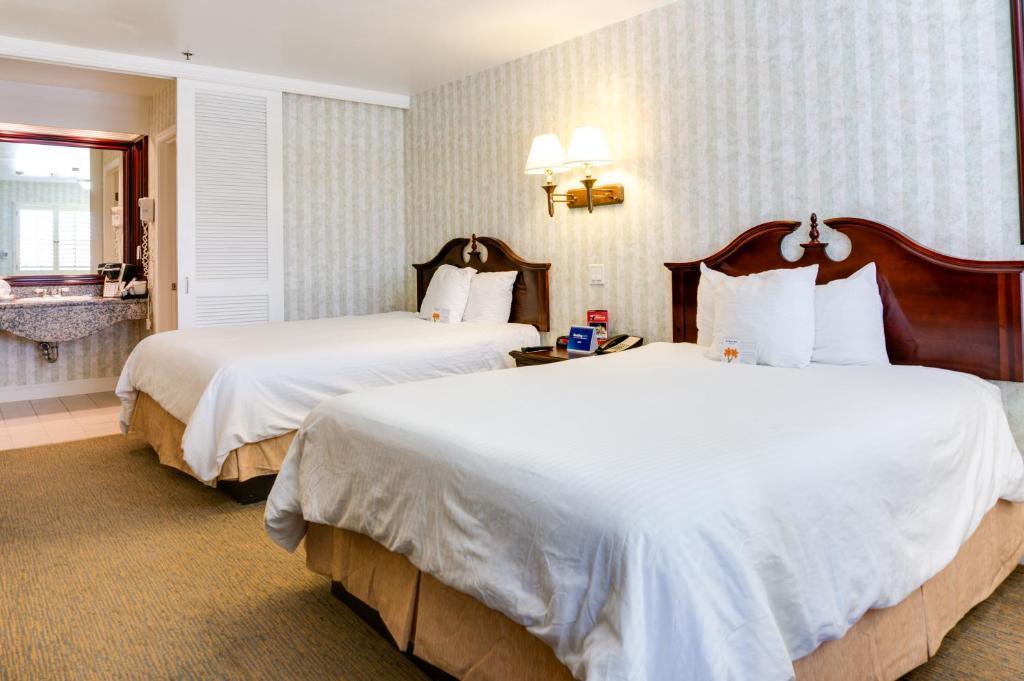 Carousel Inn And Suites Anaheim Exterior foto
